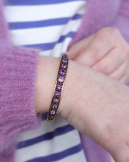 Envie d'un bijou ancien plein de charme? Ce magnifique bracelet datant de la fin du XIXème siècle saura vous séduire avec ses améthystes aux différentes intensités.

#bijouxanciens #bijouxvintage #amethyste
#bijouterie #annecy