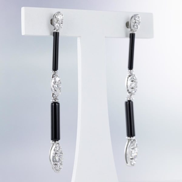 Boucles d'oreilles pendantes onyx et diamants