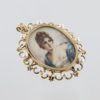 Pendentif broche portrait peint entourage perles