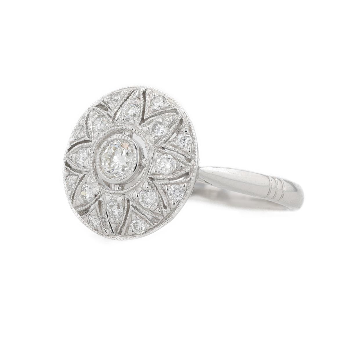 Bague marguerite diamants style pompadour