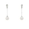 Boucles d'oreilles pendantes perles sur chaîne et diamants