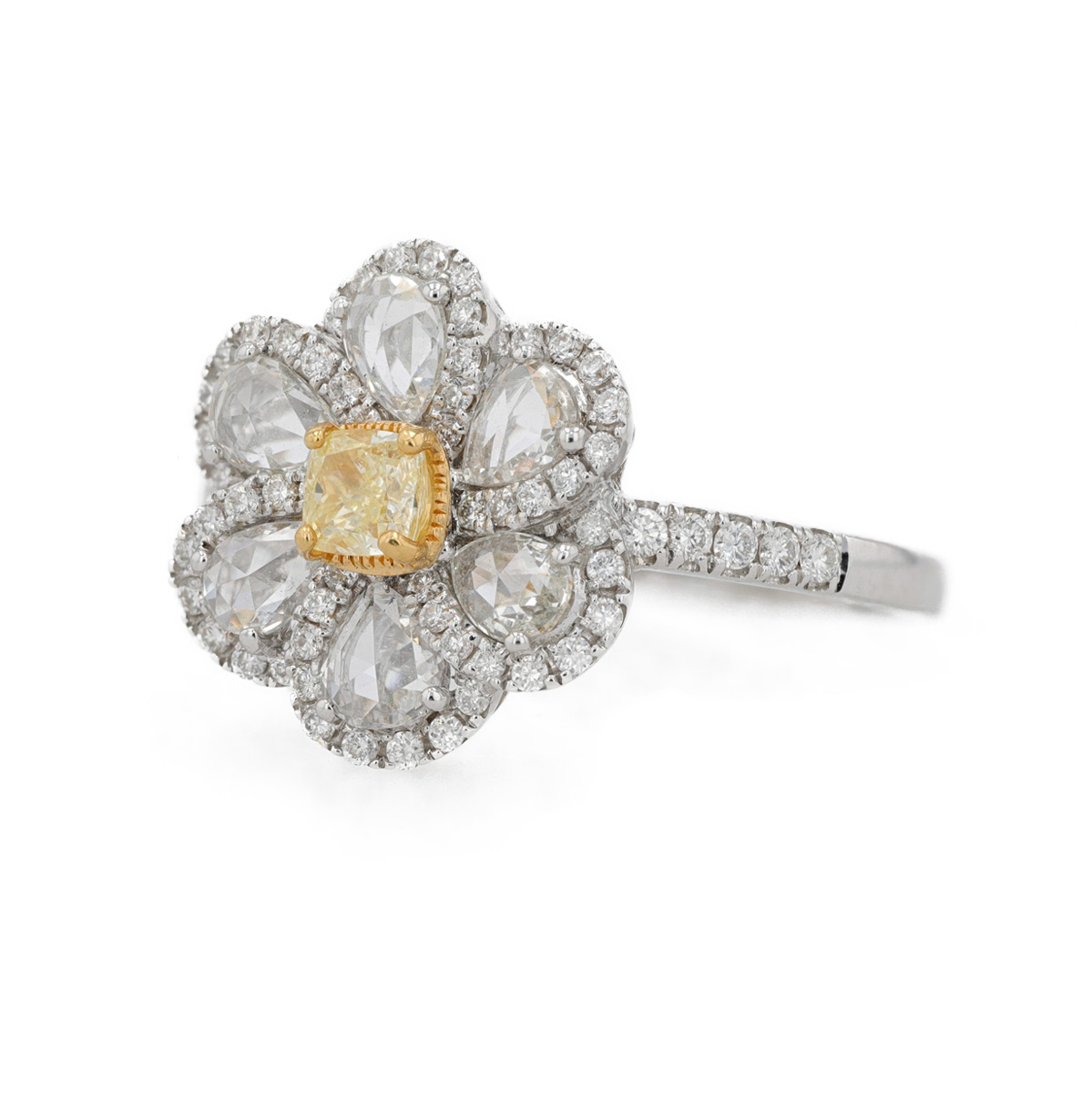 Bague fleur diamants blanc et jaune central