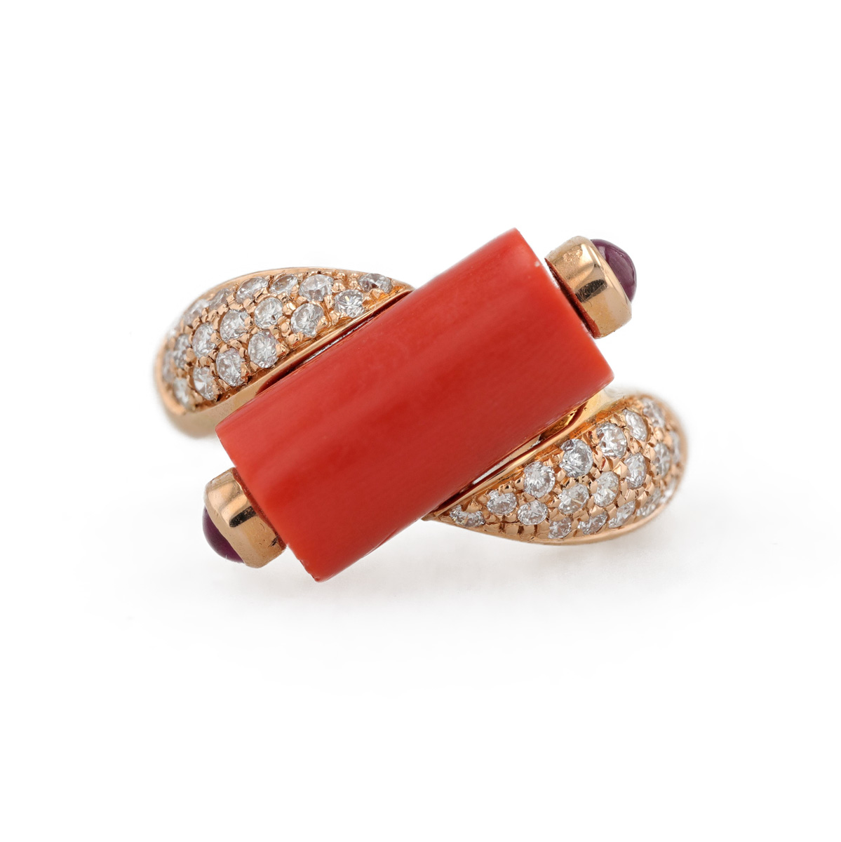 Bague rouleau corail, diamants et rubis cabochons