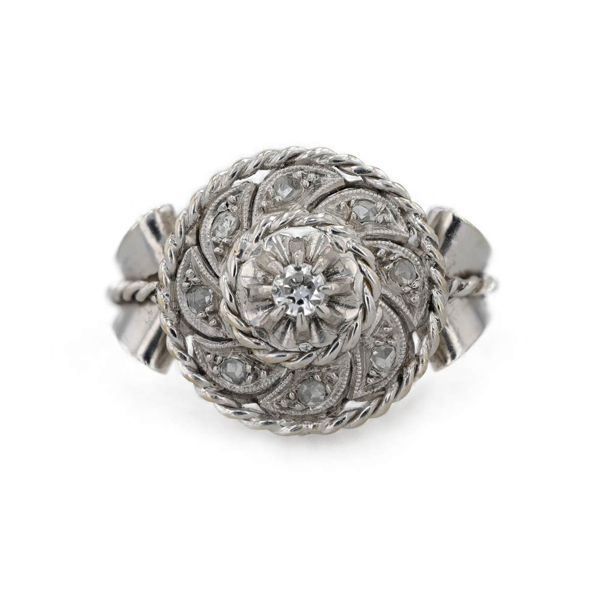 Bague ronde diamant entourage roses, entourage cordage