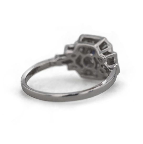 Bague style Art Déco saphir et pavage diamants