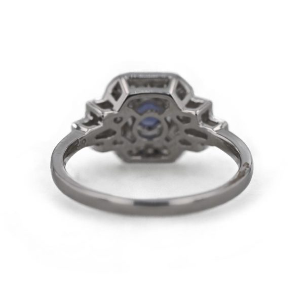 Bague style Art Déco saphir et pavage diamants