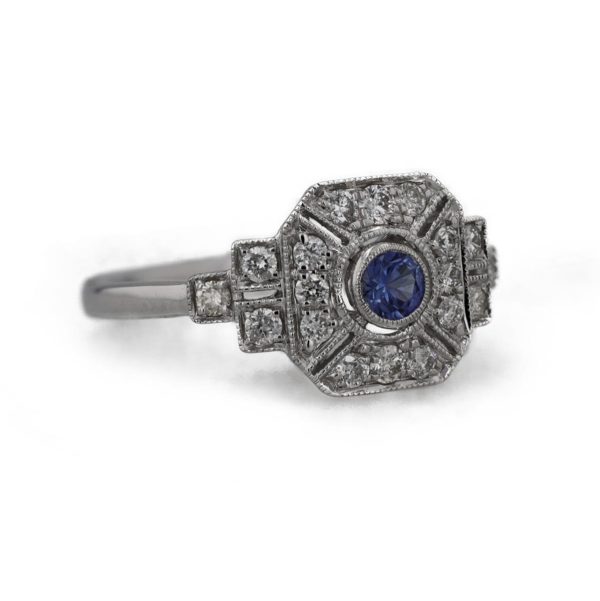 Bague style Art Déco saphir et pavage diamants