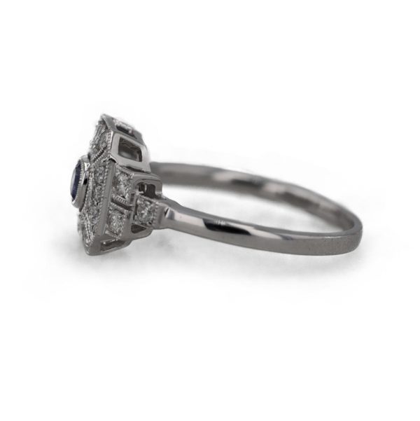 Bague style Art Déco saphir et pavage diamants