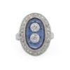 Bague Art Déco ovale saphir incrustée de deux diamants en serti clos