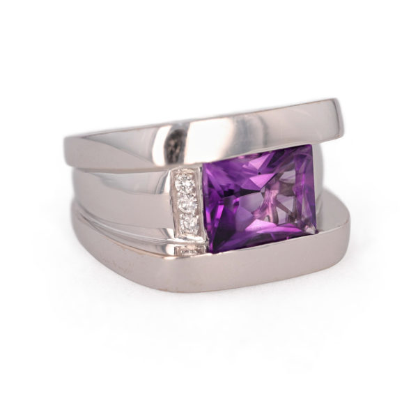 Bague Améthyste et diamants en or blanc 18 carats