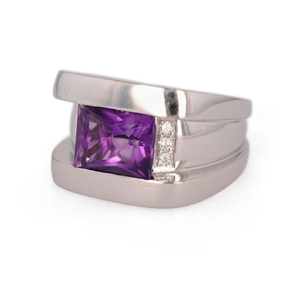 Bague Améthyste et diamants en or blanc 18 carats