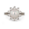Bague marguerite perle et diamants en or blanc 18 carats