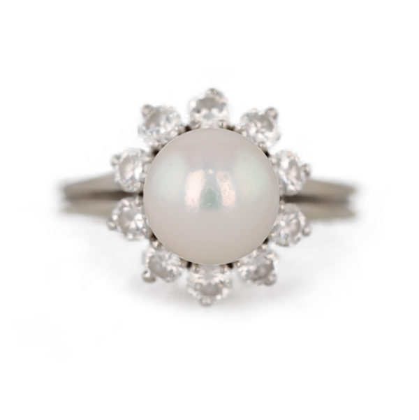 Bague marguerite perle et diamants en or blanc 18 carats
