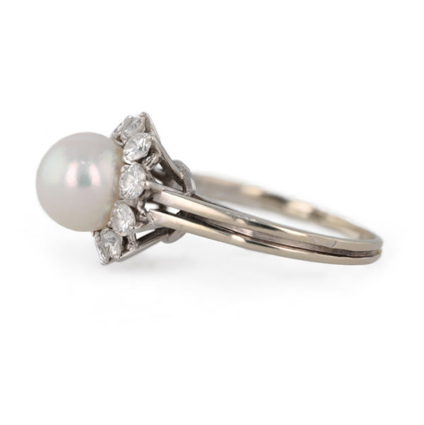 Bague marguerite perle et diamants en or blanc 18 carats