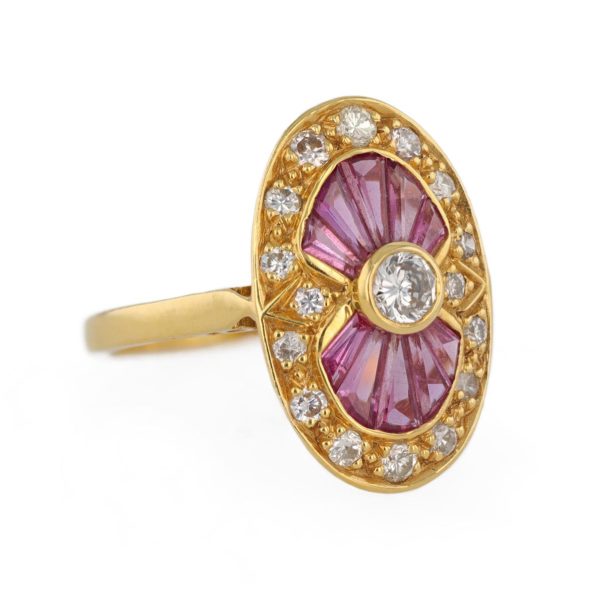 Bague rubis ovale et diamants en or jaune 18 carats