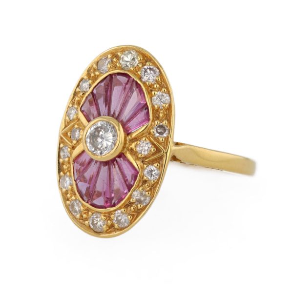 Bague rubis ovale et diamants en or jaune 18 carats