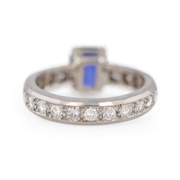 Bague Saphir taille émeraude en or blanc 18 carats et platine