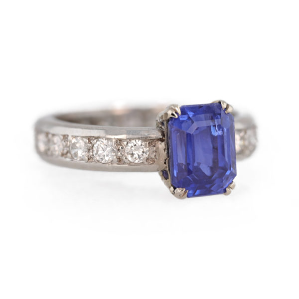 Bague Saphir taille émeraude en or blanc 18 carats et platine
