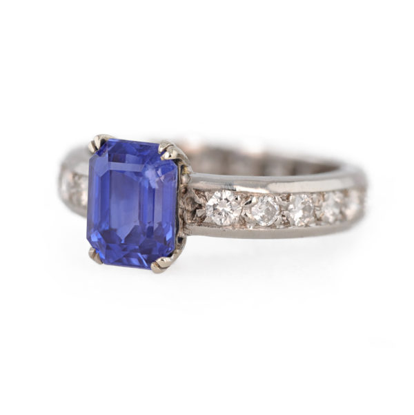 Bague Saphir taille émeraude en or blanc 18 carats et platine