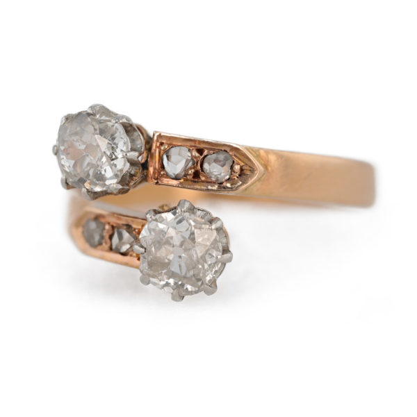 Bague ancienne diamants toi et moi en rose 18 carats