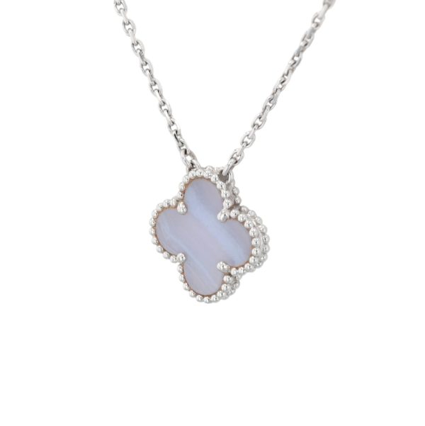 Collier pendentif Alhambra Van Cleef & Arpels calcédoine en or blanc 18 carats