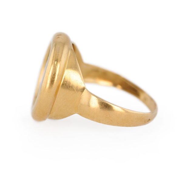 Bague camée bleue ronde en or jaune 18 carats