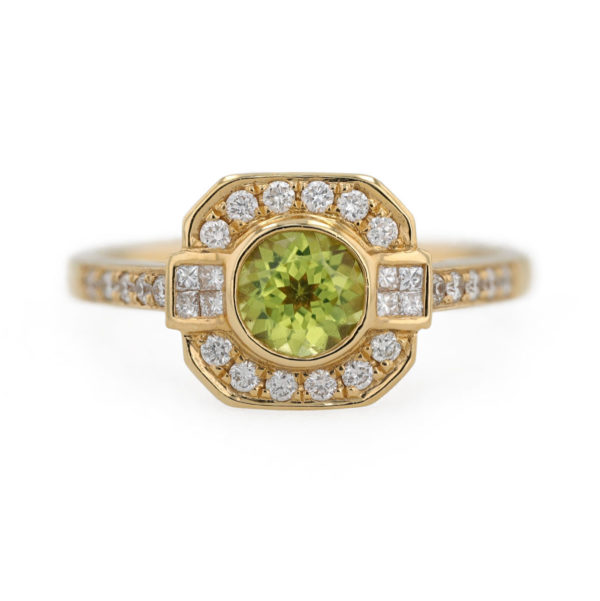 Bague péridot entourage diamants en or jaune 18 carats