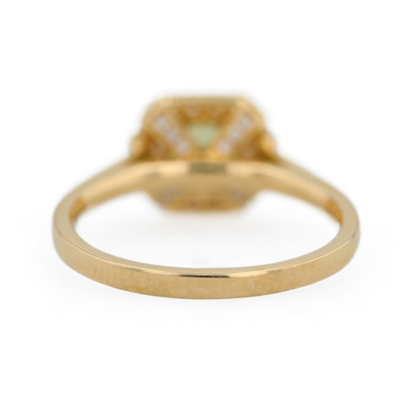 Bague péridot entourage diamants en or jaune 18 carats