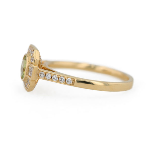 Bague péridot entourage diamants en or jaune 18 carats