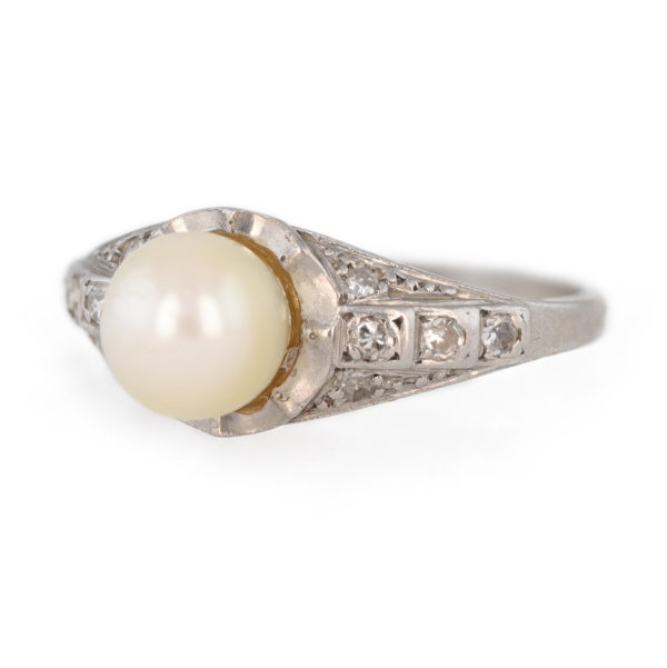 Bague ancienne perle et diamants en platine