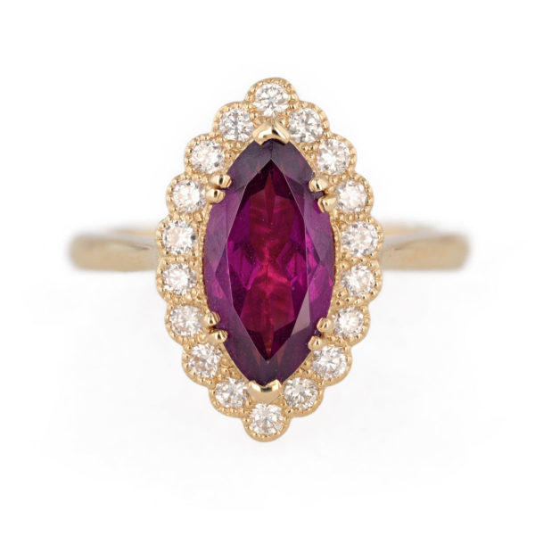 Bague marquise grenat du Mozambique et diamants en or jaune 18 carats