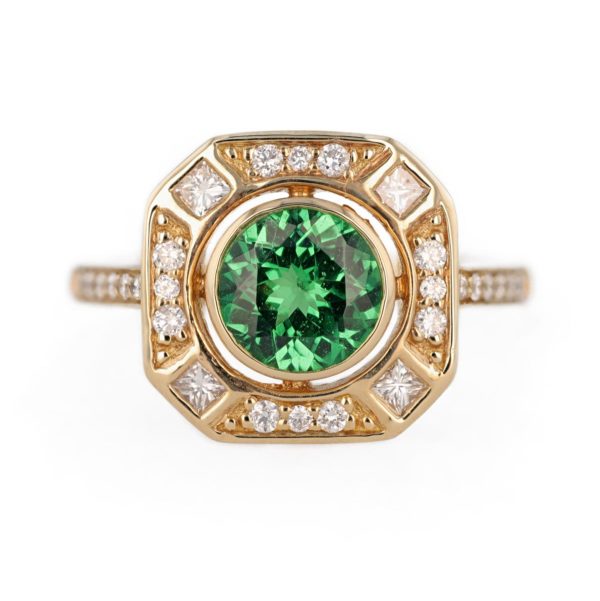 Bague Tsavorite style Art déco serti clos et entourage diamants en or jaune 18 carats