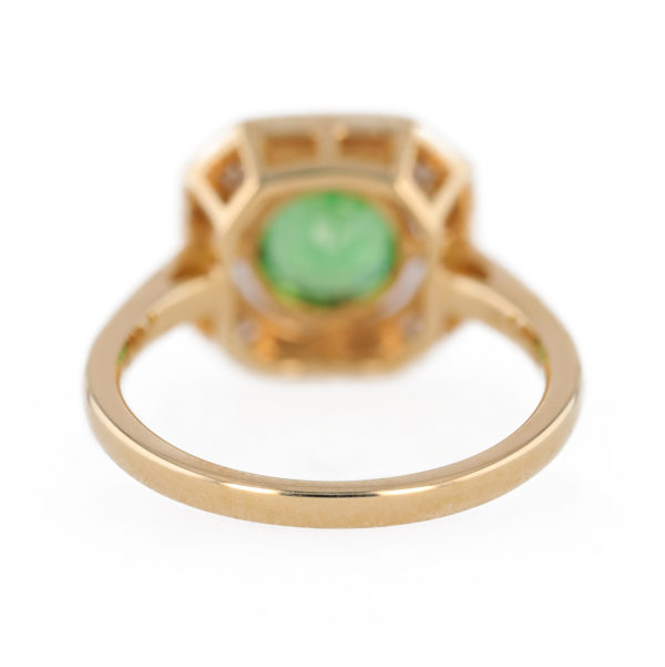 Bague Tsavorite style Art déco serti clos et entourage diamants en or jaune 18 carats