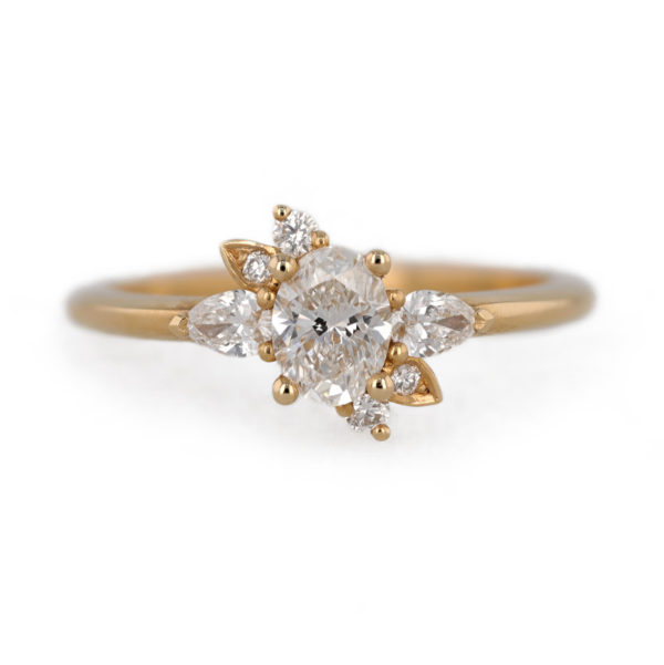 Bague diamant taille ovale et poire en or jaune 18 carats