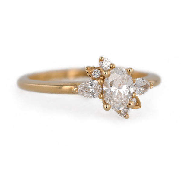 Bague diamant taille ovale et poire en or jaune 18 carats