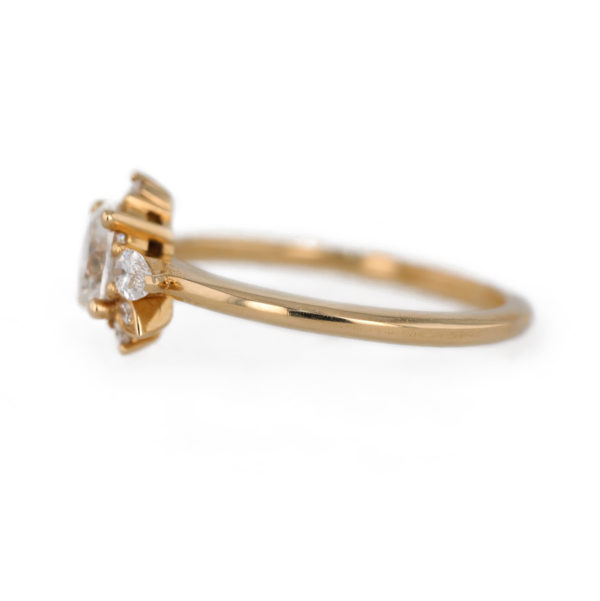 Bague diamant taille ovale et poire en or jaune 18 carats