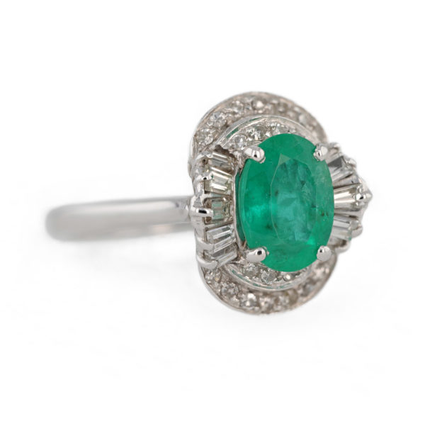 Bague émeraude diamants baguettes en or blanc 18 carats Bague émeraude diamants baguettes en or blanc 18 carats