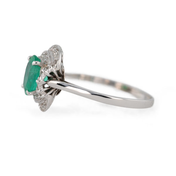 Bague émeraude diamants baguettes en or blanc 18 carats Bague émeraude diamants baguettes en or blanc 18 carats