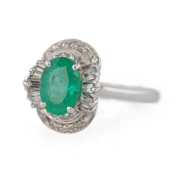 Bague émeraude diamants baguettes en or blanc 18 carats