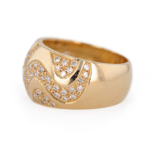Bague large bombée diamants en or jaune 18 carats Bague large bombée diamants en or jaune 18 carats