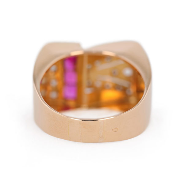 Bague Tank rubis et diamants en or jaune 18 carats Bague Tank rubis et diamants en or jaune 18 carats
