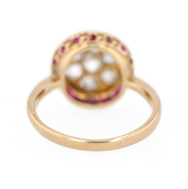 Bague pompadour rubis et diamants en or jaune 18 carats Bague pompadour rubis et diamants en or jaune 18 carats