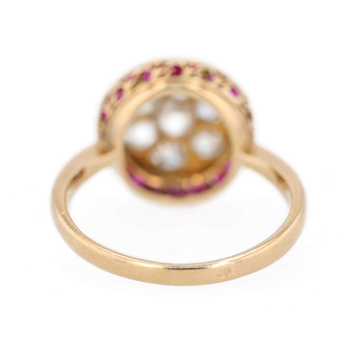 Bague pompadour rubis et diamants en or jaune 18 carats