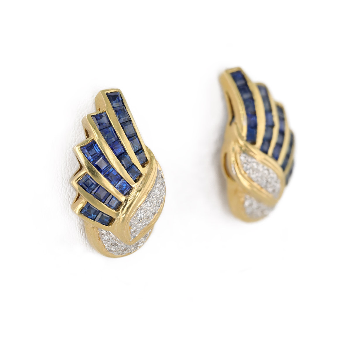 Boucles d'oreilles façon Art déco saphirs et diamants en or jaune 18 carats